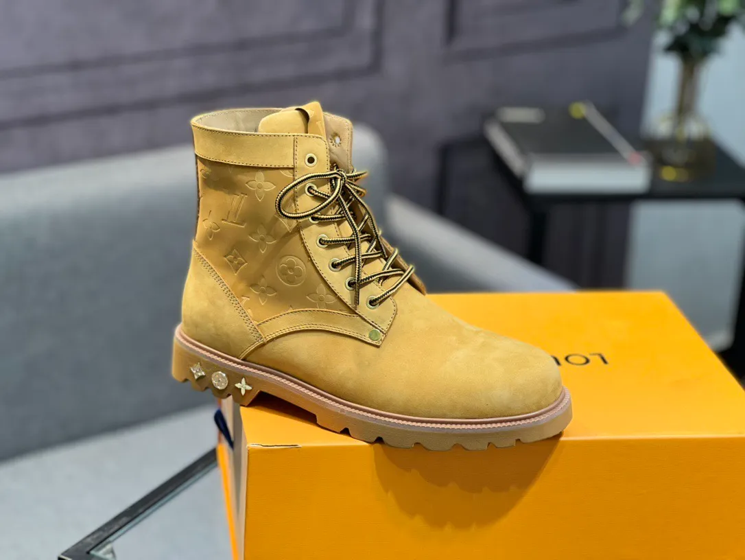 Men's shoes 💰920 L Home - the latest LV men's business casual boots, luxury and nobility are a must. They are all made of imported original first-layer cowhide, just to create a more comfortable wearing experience. ➕Top imported water-dyed full cow lining, original high wear-resistant outsole! 👏👏 Size: Male 39-44; (38 45 46 customized)